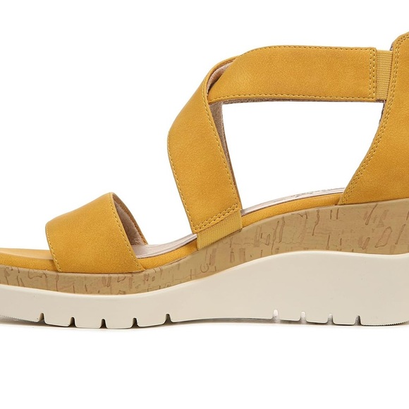 NIB Soul Naturalizer Goodtimes Yellow Wedge Sandals Size 8 - Picture 4 of 12